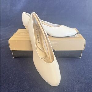 Hush Puppies Women's white Pumps